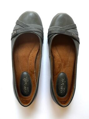 EuroSoft by Sofft Shanna Gray Criss Cross Comfort Ballet Flats Size 7.5
